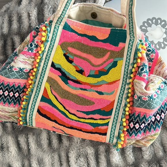 America & Beyond Isabella Tote - Picture 8 of 13